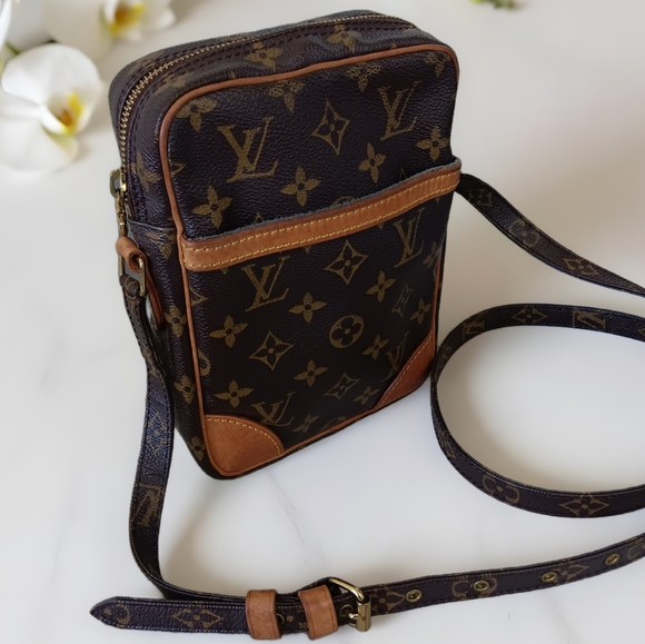 Louis Vuitton Danube EUC✨️ Monogram Messenger Bag – Vintage Unisex - Picture 4 of 16